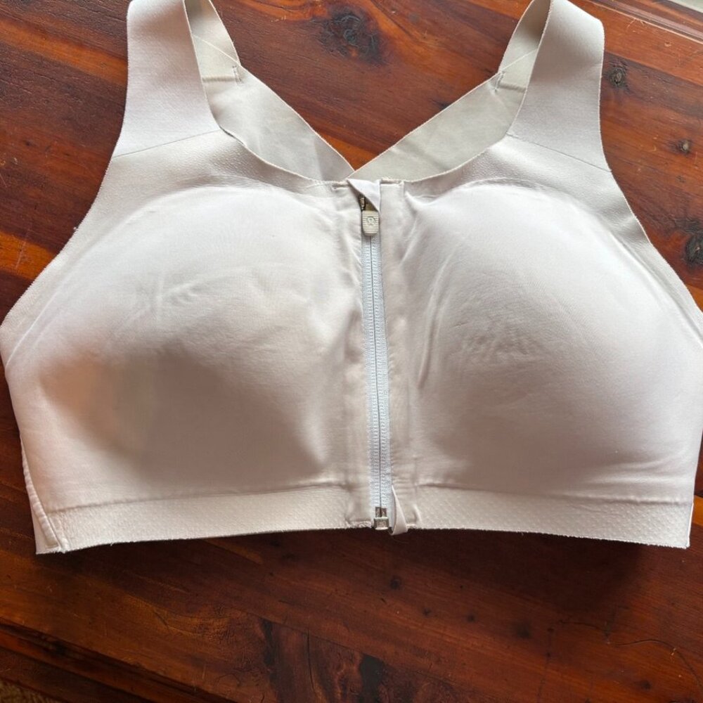 Lululemon Sports Bra sz 34DD GUC